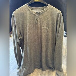 Columbia men’s long sleeves Henley shirt - size large